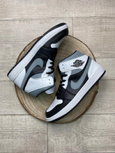 Zapatillas Jordan 1 Gris-Negro-Blanco